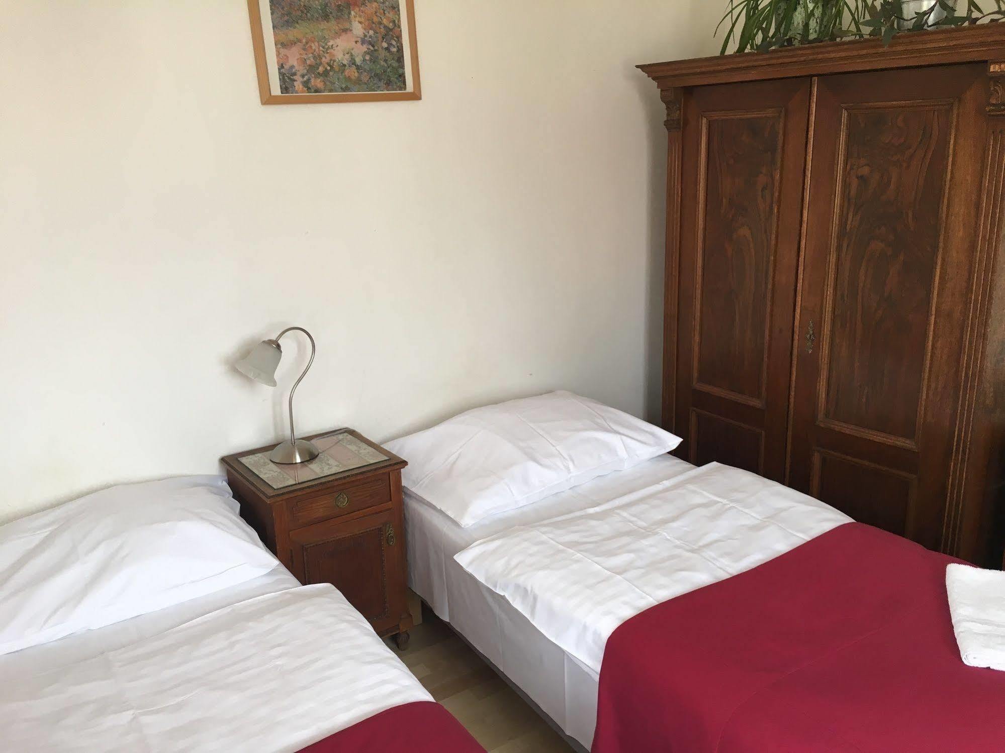 Hostel Rosemary Prága Kültér fotó